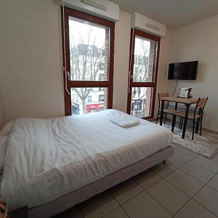 Joli studio récent, plein centre de Chaville Apartamento Exterior foto