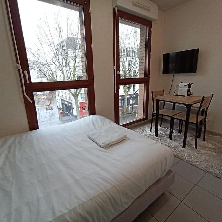Joli studio récent, plein centre de Chaville Apartamento Exterior foto