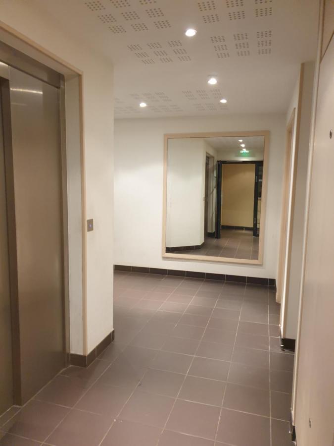 Joli studio récent, plein centre de Chaville Apartamento Exterior foto