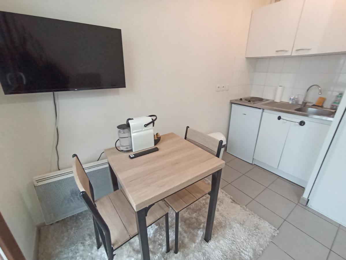 Joli studio récent, plein centre de Chaville Apartamento Exterior foto