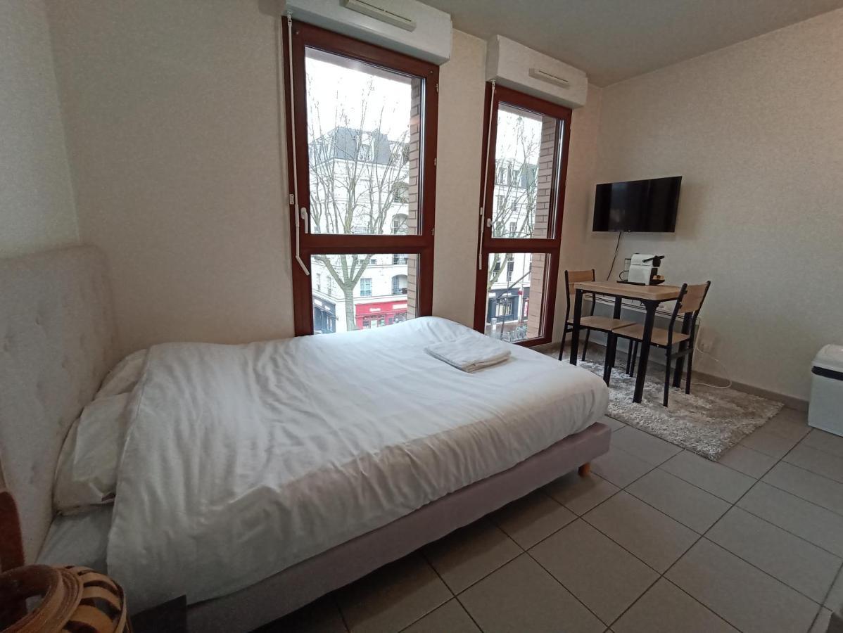 Joli studio récent, plein centre de Chaville Apartamento Exterior foto